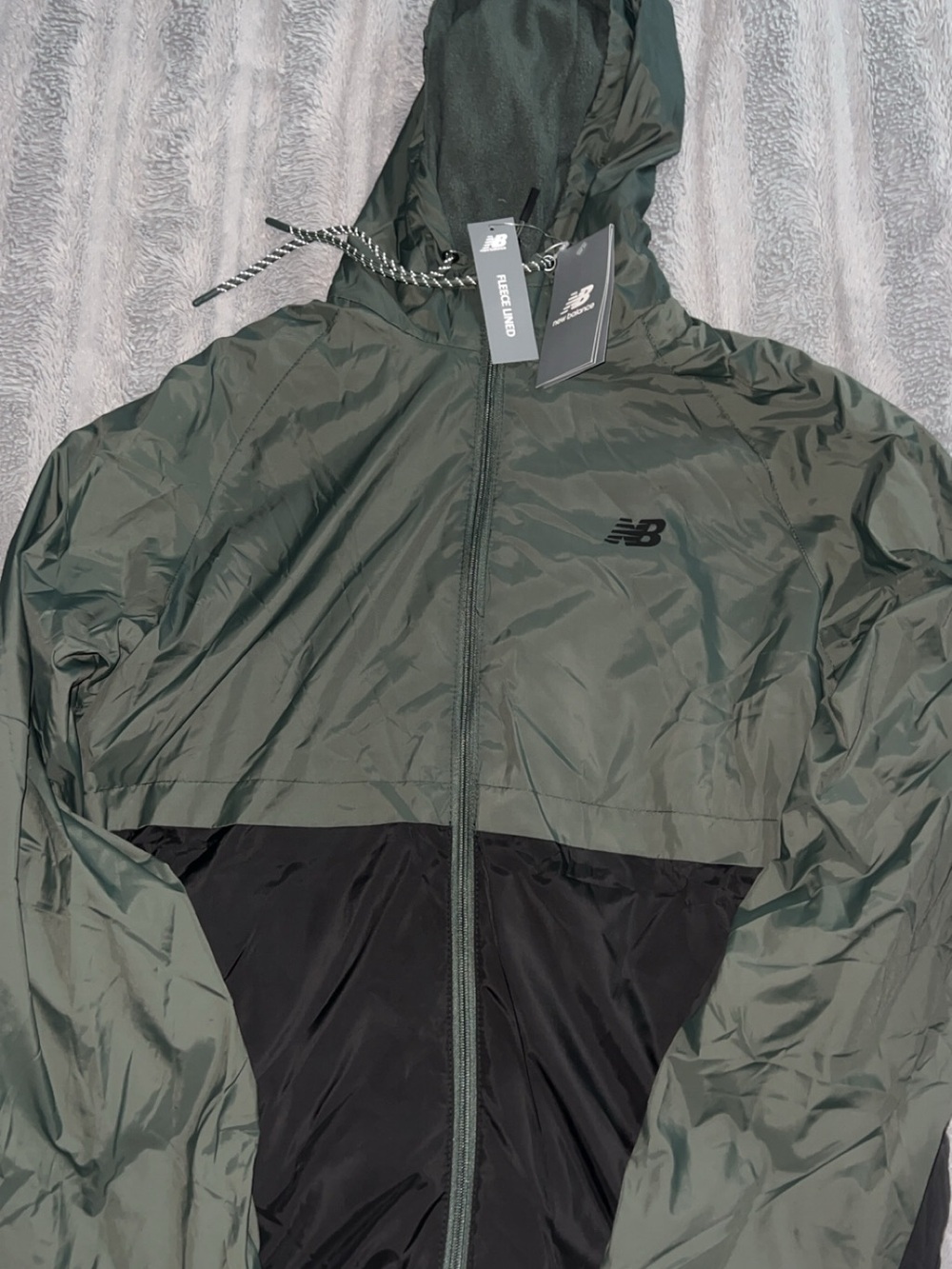 New Balance Two-Tone Hooded Windbreaker - Olive & Black